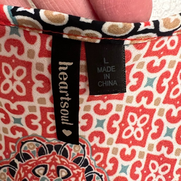 Heart Soul V-Neck Blouse! Large - Picture 8 of 10
